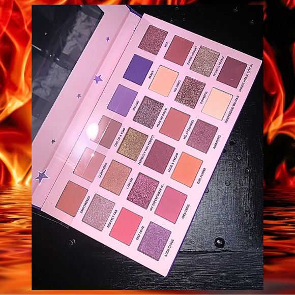 24 eye shadow palette - Picture 2 of 3